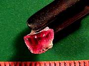 mineral_red-beryl9-10_05-03.jpg