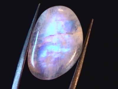 rainbowmoonstone04.jpg (13167 bytes)